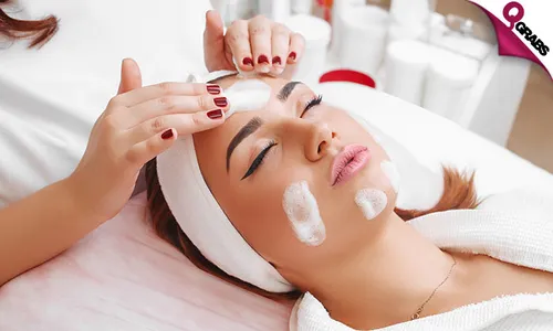 Facial of Your Choice: Thalgo OR Aroma!